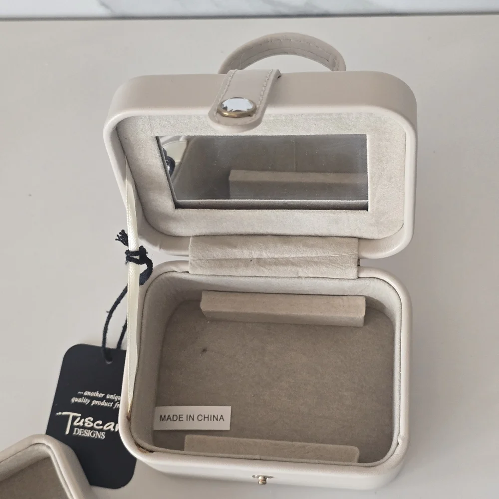 Tuscan Designs | Cream Jewelry Travel Case